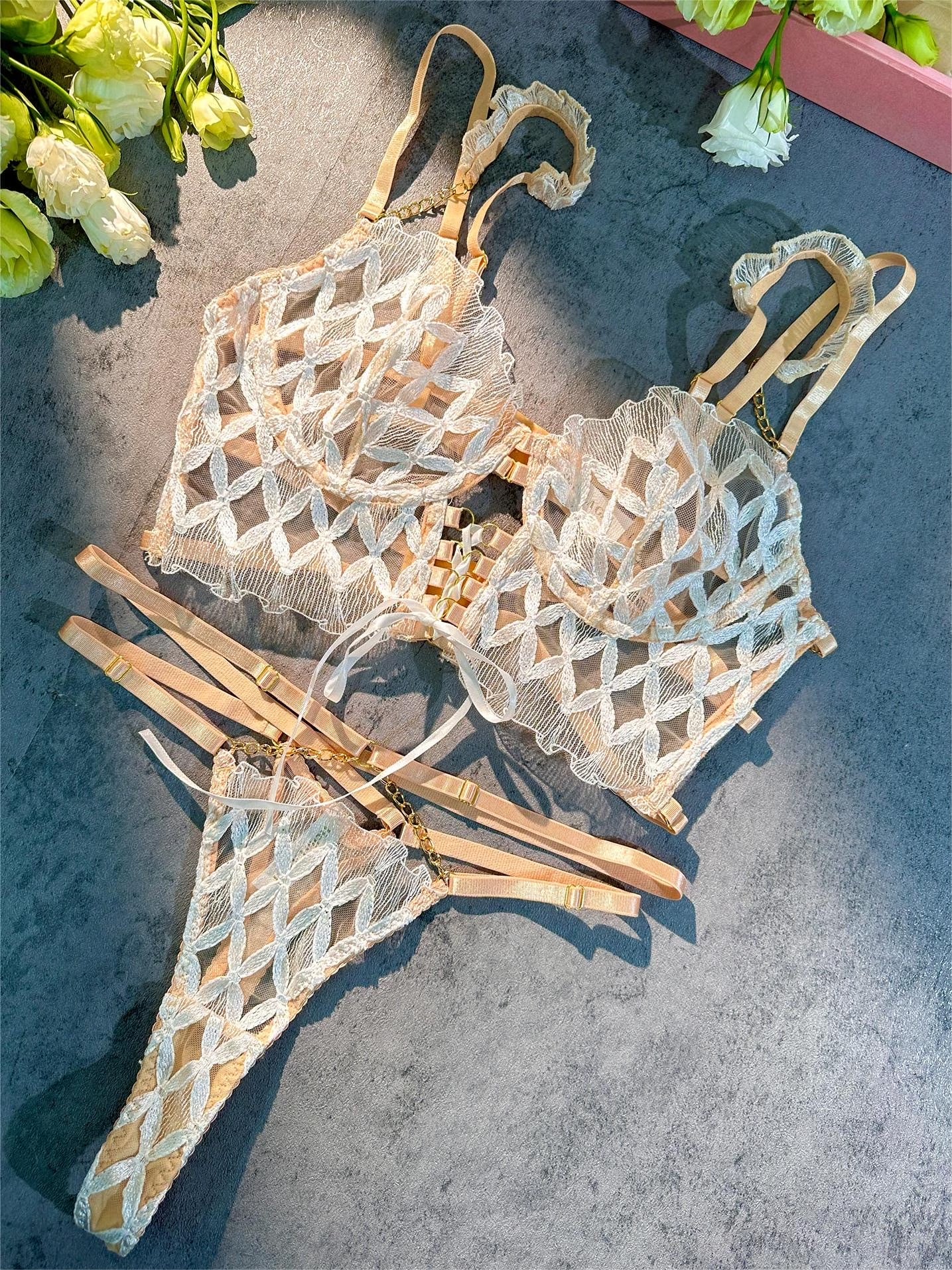 Delicate White Embroidery Lingerie Set (WHITE, XL)